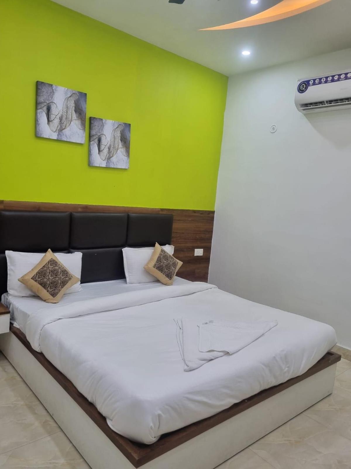Lime Tree Hotel And Banquet Vrindāvan المظهر الخارجي الصورة