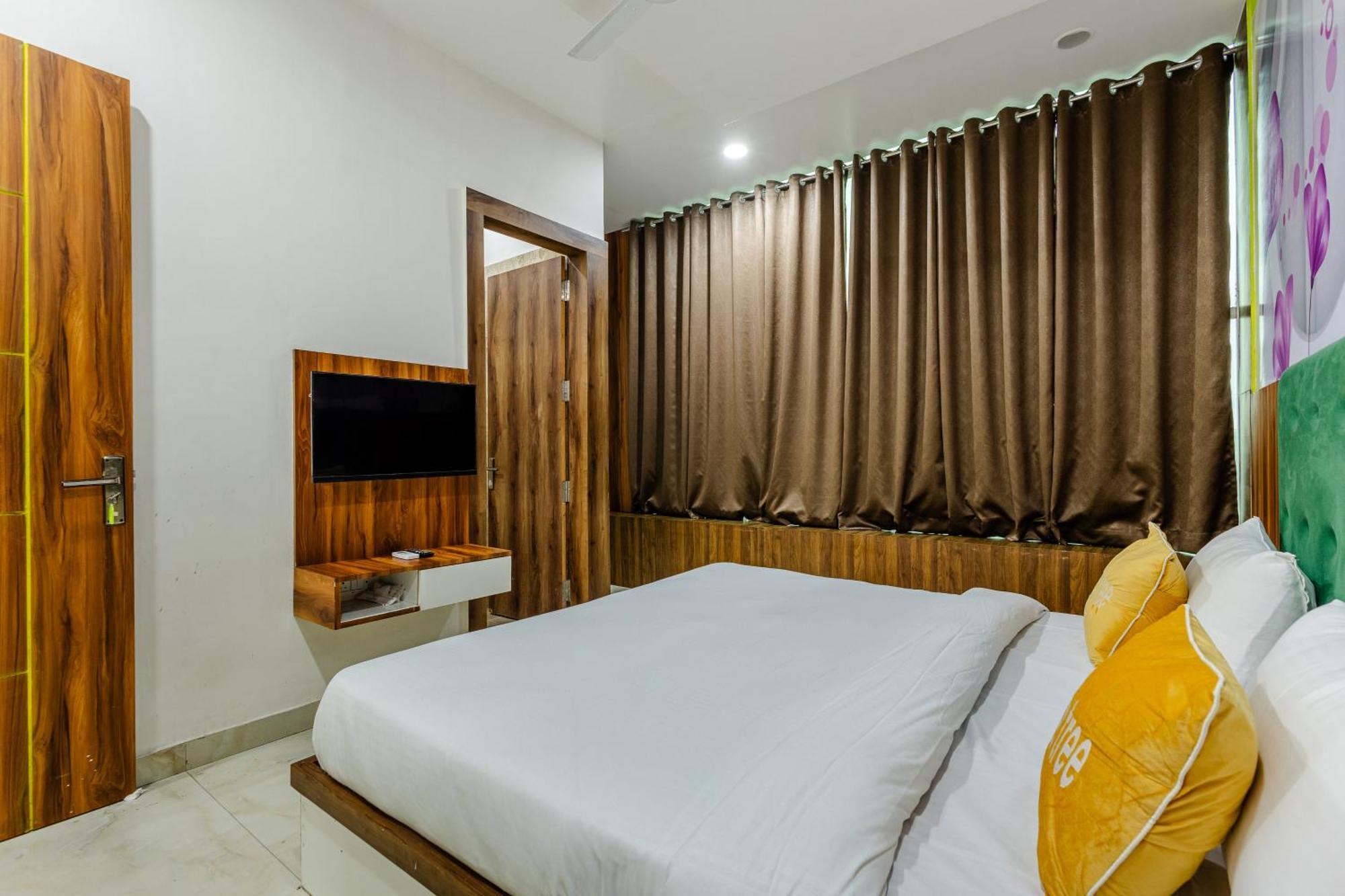 Lime Tree Hotel And Banquet Vrindāvan المظهر الخارجي الصورة